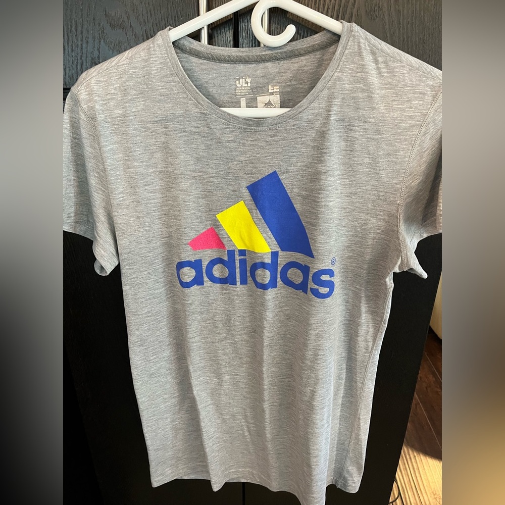Vintage Adidas exercise top. Size L